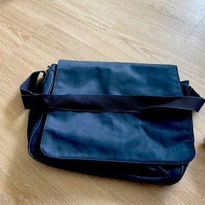 Black Gam Messenger Bag